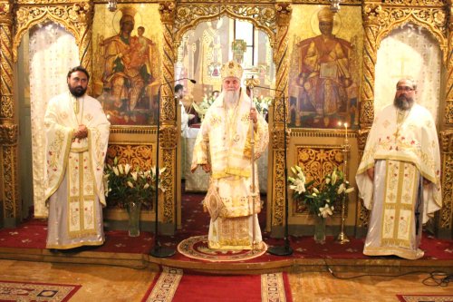 Sfântul Ierarh Nifon, cinstit de credincioşi Poza 123494