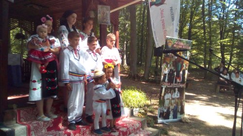 Copiii Parohiei Şoimeni, la Festivalului de pricesne mariane Poza 123637