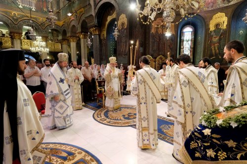 Cinstire adusă Maicii Domnului la Catedrala Patriarhală Poza 123745