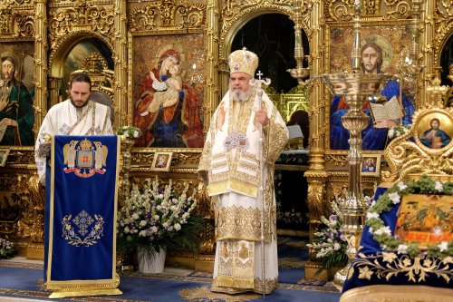 Cinstire adusă Maicii Domnului la Catedrala Patriarhală Poza 123750