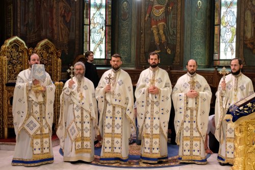 Cinstire adusă Maicii Domnului la Catedrala Patriarhală Poza 123751