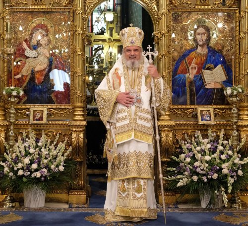 Cinstire adusă Maicii Domnului la Catedrala Patriarhală Poza 123752