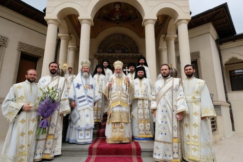 Cinstire adusă Maicii Domnului la Catedrala Patriarhală Poza 123754