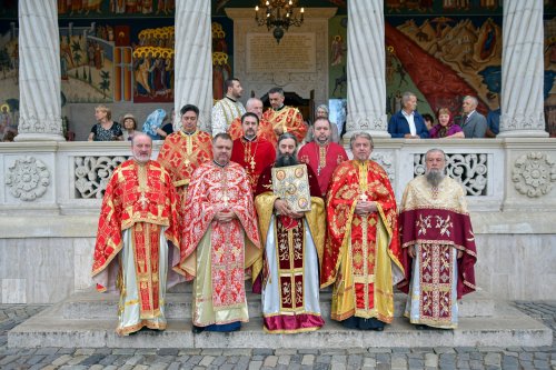 Sfinţii Martiri Brâncoveni prăznuiți în centrul Capitalei Poza 123772