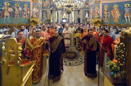 Sfinţii Martiri Brâncoveni prăznuiți în centrul Capitalei Poza 123773