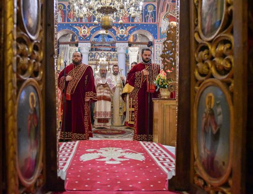 Sfinţii Martiri Brâncoveni prăznuiți în centrul Capitalei Poza 123779