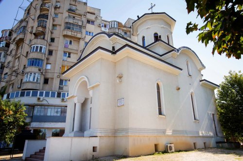 Biserica Parohiei „Adormirea Maicii Domnului”-Titan, Bucureşti Poza 124334