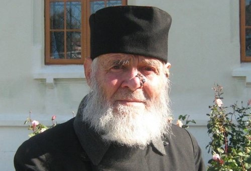 Părintele Calistrat Ifrim, apostol al lui Hristos în satul românesc Poza 124333