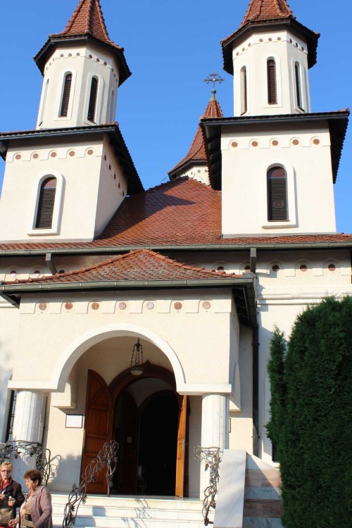 Credincioşi clujeni în pelerinaj la mănăstiri prahovene Poza 124799