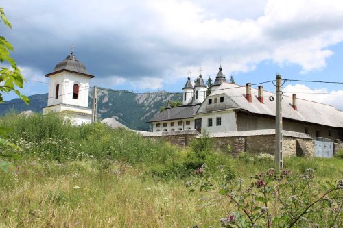 Credincioşi clujeni în pelerinaj la mănăstiri prahovene Poza 124800
