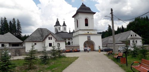 Credincioşi clujeni în pelerinaj la mănăstiri prahovene Poza 124803
