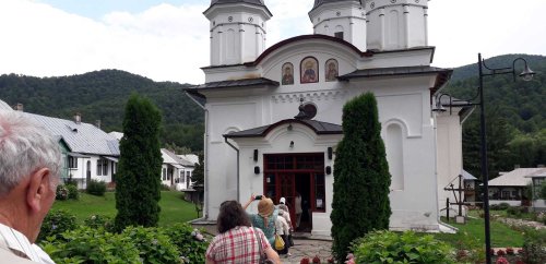 Credincioşi clujeni în pelerinaj la mănăstiri prahovene Poza 124804