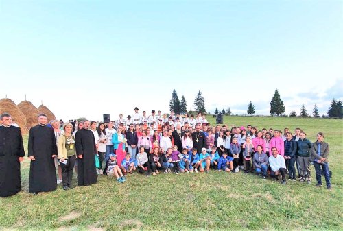 Tabără de o zi pentru 100 de copii și tineri de pe Valea Bârgăului, Bistriţa-Năsăud Poza 125195