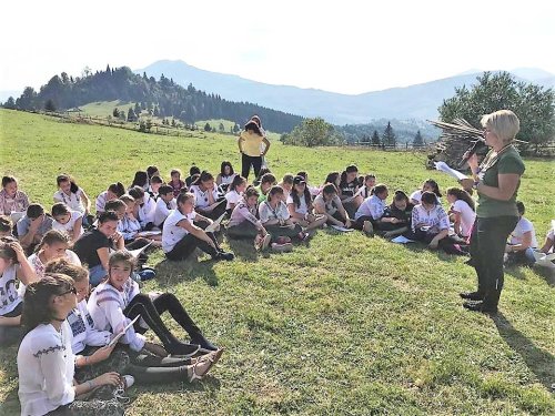 Tabără de o zi pentru 100 de copii și tineri de pe Valea Bârgăului, Bistriţa-Năsăud Poza 125198