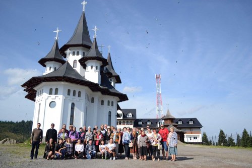 Credincioşi din Parohia Oroftiana de Jos, pelerini la Mănăstirea Prislop Poza 125290