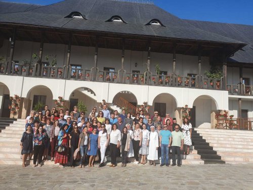 Şcoală de vară în asistenţă socială la Mănăstirea Hadâmbu