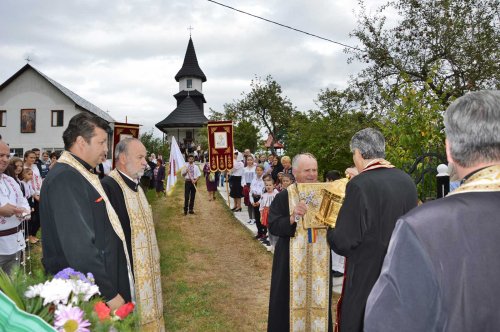 Oraşul Dărmăneşti, sub ocrotirea Sfinţilor Nectarie şi Pantelimon Poza 125594