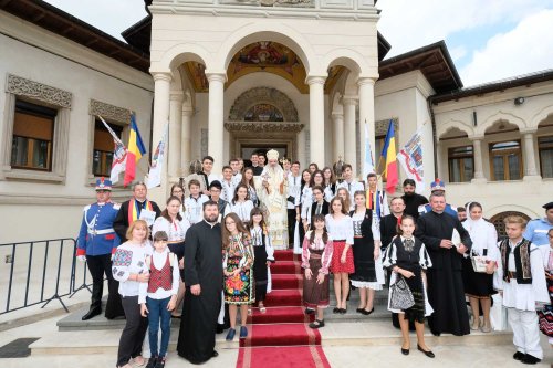 Școala şi Biserica susțin educația elevilor de la sate şi orașe Poza 125147