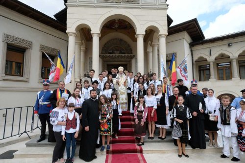 Școala şi Biserica susțin educația elevilor de la sate şi orașe Poza 125148