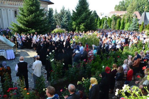 Mănăstirea Cămârzani şi-a sărbătorit hramul prin Liturghie arhierească Poza 125763