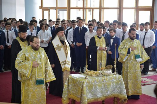 Deschiderea noului an şcolar  la seminarii teologice ortodoxe Poza 125956