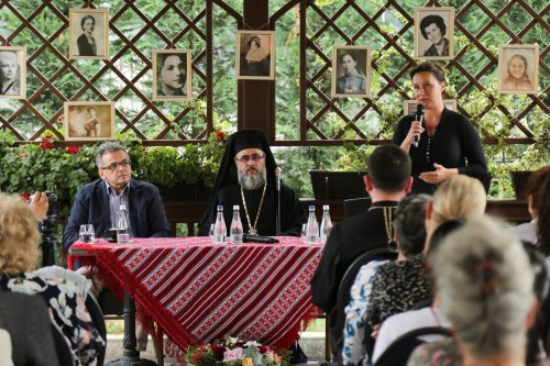 Întâlnire a Asociației Femeilor Ortodoxe din Eparhia Buzăului și Vrancei Poza 126112