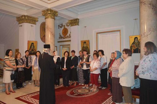 Asociaţia Femeilor Ortodoxe din Oradea - AFOREO, în vizită la Iaşi Poza 126280