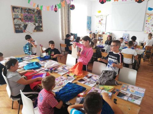 Daruri şi rechizite oferite copiilor ocrotiți în cadrul Centrului de Zi „Cuvioasa Parascheva” din Alba Iulia Poza 126230
