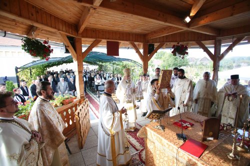 Slujiri arhiereşti în Duminica de după praznicul Înălțării Sfintei Cruci Poza 126560