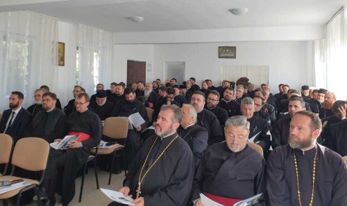 Conferinţe preoţeşti în protopopiatele Hârlău şi Paşcani Poza 126796