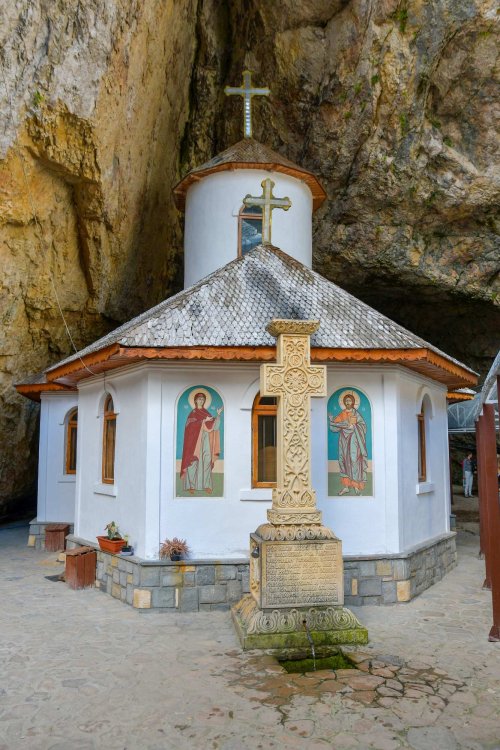 Casa lui Dumnezeu din arcada muntelui Poza 127119