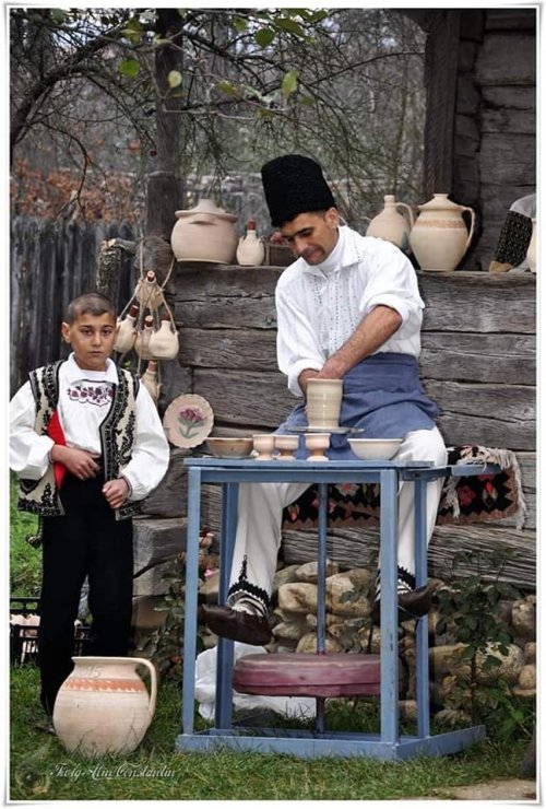 Şcoala de ceramică de la Târgu-Jiu Poza 127035