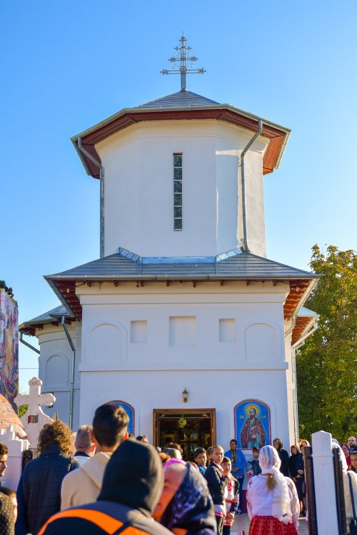 Biserica Parohiei Petrăchioaia a fost sfințită Poza 127179