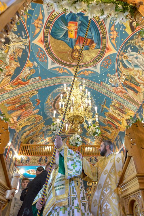 Biserica Parohiei Petrăchioaia a fost sfințită Poza 127208