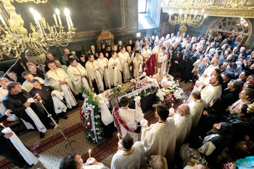 Părintele profesor Florin Bucescu a fost înmormântat Poza 127288