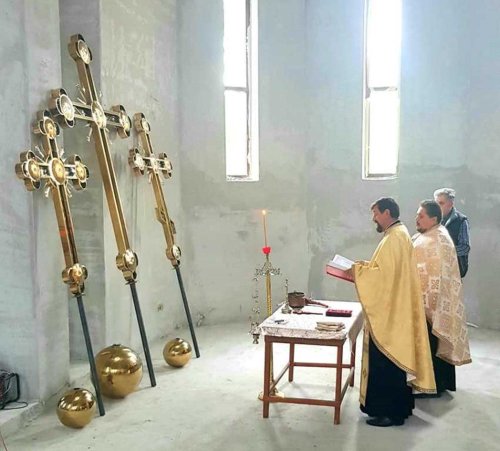 Sfinţire la Biserica „Pogorârea Sfântului Duh” din Oravița Poza 127585