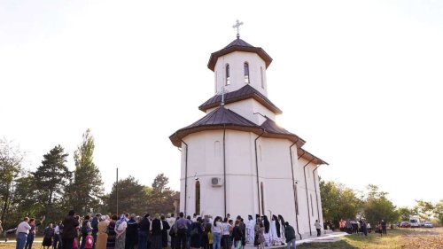 Târnosirea bisericii mănăstirii din Frățilești-Sudiți Poza 127808