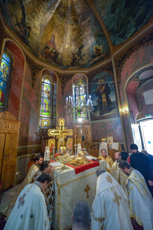Mucenicii Ciprian şi Iustina, sărbătoriţi la Biserica Zlătari din Capitală Poza 128007