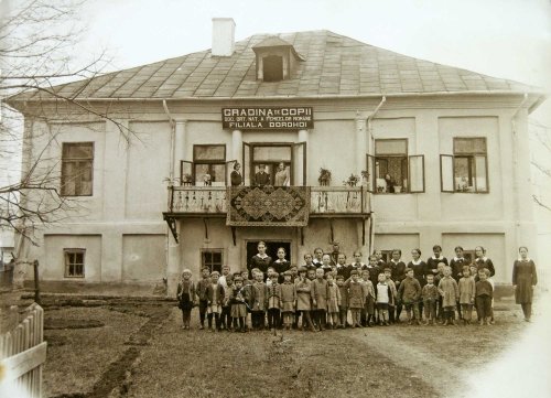 Clericii ortodocși în viața satului românesc Poza 127690