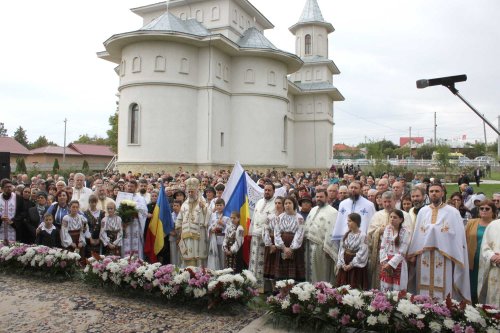 Biserică sfințită pentru o comunitate din județul Galați Poza 128422