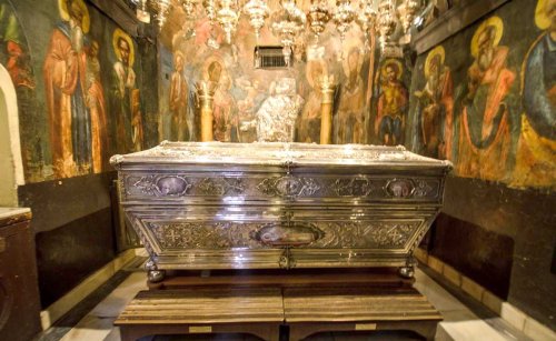 Moaştele Sfântului Spiridon din Corfu (Grecia) poposesc câteva ore în Bucureşti Poza 128845