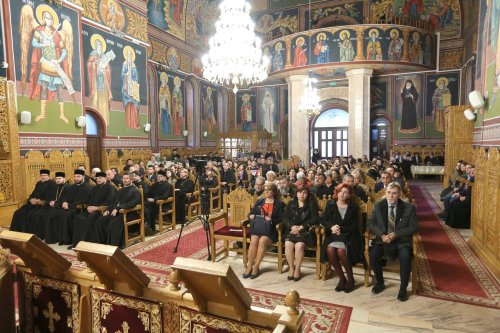 Conferință și lansare de carte la Catedrala Arhiepiscopală din Buzău Poza 129060