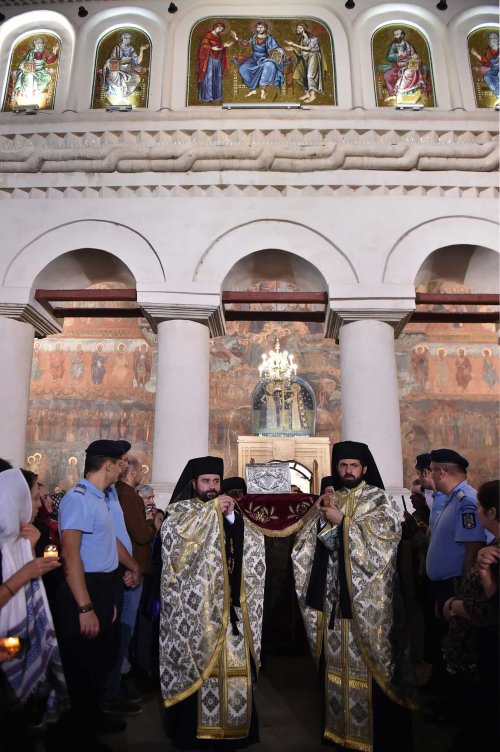 Priveghere în cinstea Sfintei Parascheva la Catedrala Patriarhală Poza 129150