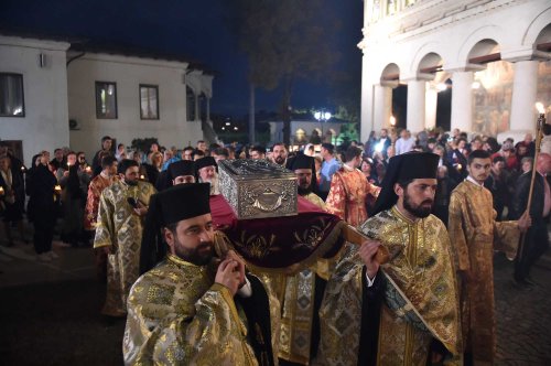Priveghere în cinstea Sfintei Parascheva la Catedrala Patriarhală Poza 129155