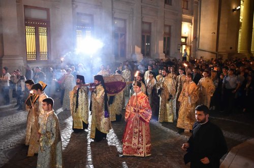 Priveghere în cinstea Sfintei Parascheva la Catedrala Patriarhală Poza 129157