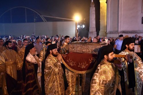 Priveghere în cinstea Sfintei Parascheva la Catedrala Patriarhală Poza 129161