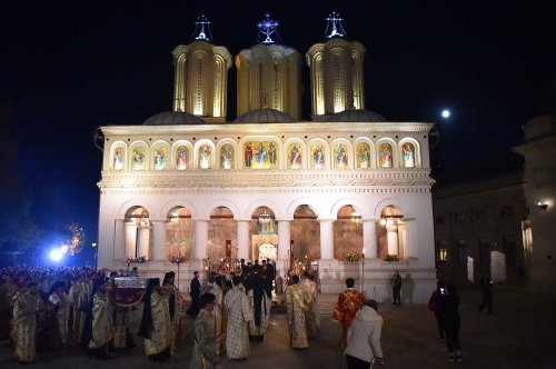 Priveghere în cinstea Sfintei Parascheva la Catedrala Patriarhală Poza 129165