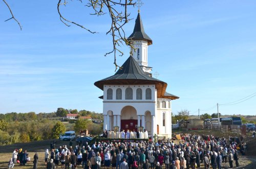 Sfânta Parascheva, ocrotitoarea Mănăstirii Dobrești din Timiș Poza 129282