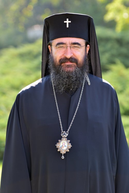 Patriarhul României a rostit o rugăciune la catafalcul din Palatul Elisabeta  Poza 129574