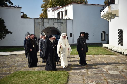 Patriarhul României a rostit o rugăciune la catafalcul din Palatul Elisabeta  Poza 129578